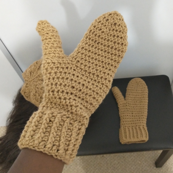 Handmade Mittens & Cable Stitch Beanie Set - Picture 5 of 8